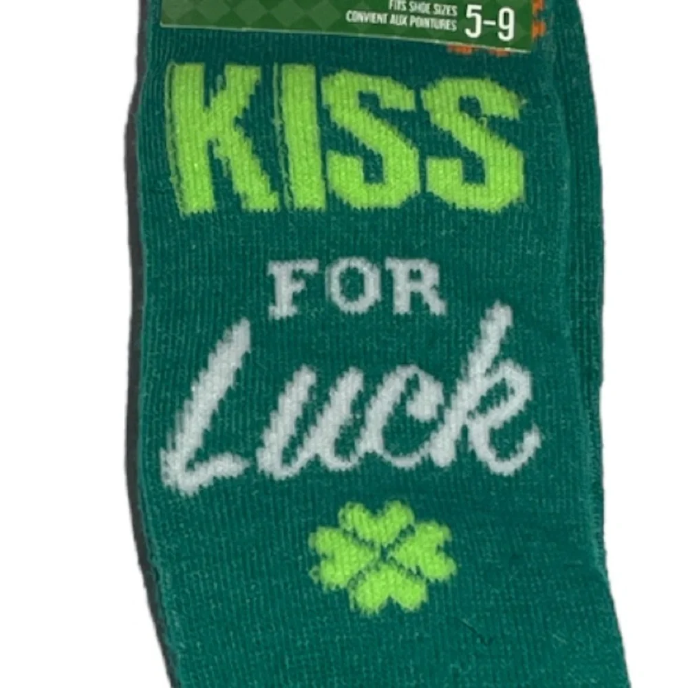 Saint Patrick’s Day Kiss For Luck Crew Socks Green Size 5-9
